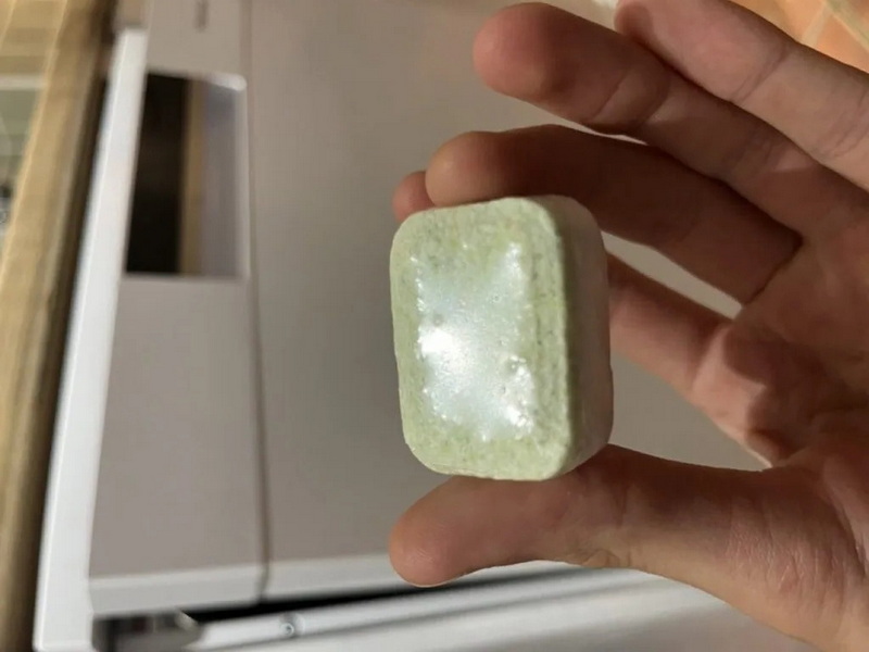 食器洗い機のポッドは何に包まれていますか?