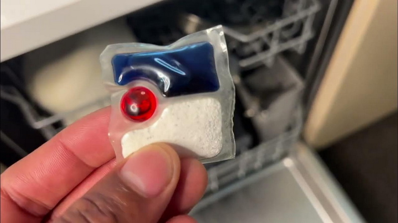Hvordan man bruger Finish Opvaskemaskine Cleaner Pods?