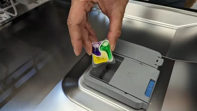 &iquest;Se puede limpiar la lavadora con c&aacute;psulas para lavavajillas?