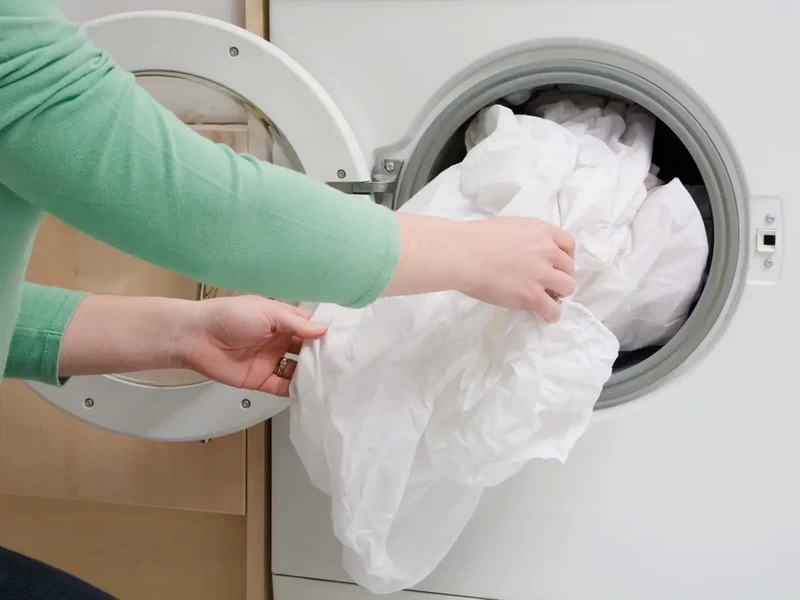 &iquest;C&oacute;mo blanquear las s&aacute;banas en la lavadora?