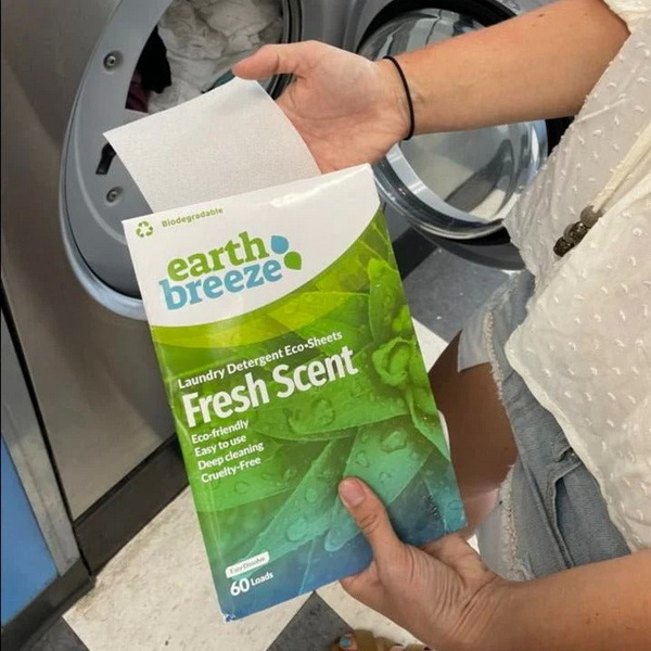 أين يتم تصنيع صفائح الغسيل من Earth Breeze؟