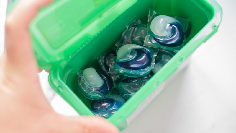 Womit sollten gro&szlig;e Waschmittelkapseln aufbewahrt werden?