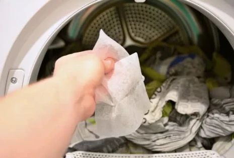Kuinka k&auml;ytt&auml;&auml; pesukoneen pesuainelevyj&auml; etukuormaajassa?