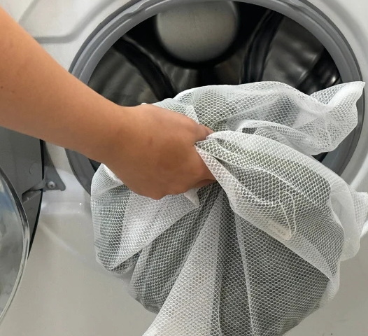 Wie w&auml;scht man Satinlaken in der Waschmaschine?