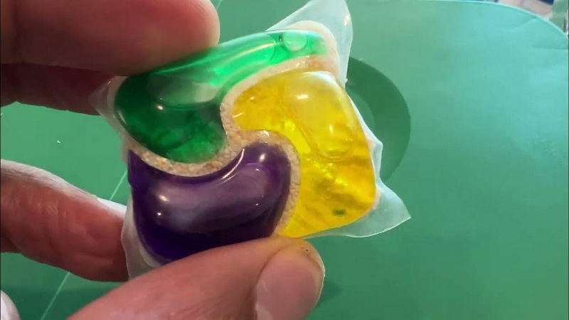 &iquest;C&oacute;mo despegar las c&aacute;psulas del lavavajillas?
